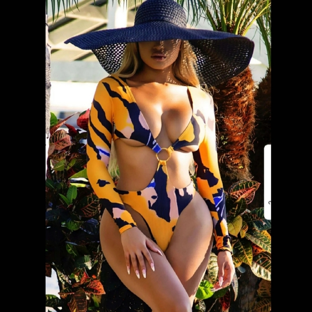 One piece cut out swimsuit suit